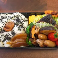 Snapdishの料理写真:本日の主人お弁当。今更ながら、お弁当箱のチョイスをミスった感。高校男子かってな|atsukoさん