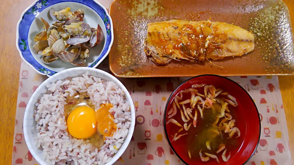 7月４日　うに醤と卵かけごはん！　鯖の味噌煮　あさりの酒蒸し　とろろ昆布と干しエビのお吸い物|いもこ。さん