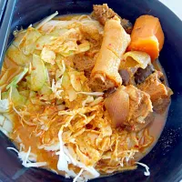 Cambodian curry noodles with chicken and sweet potatoes.
 #samkhmernoodles|Sam Chanさん