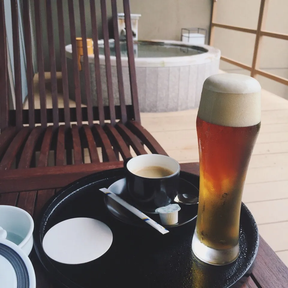 Snapdishの料理写真:デッキでビール|麻紀子さん