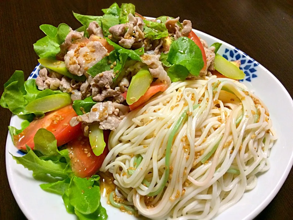 豚しゃぶゴマサラダそうめん"ขนมจีนสลัดผักหมูลวก น้ำสลัดงาขาวจ้า😋|Porr Ishidaさん