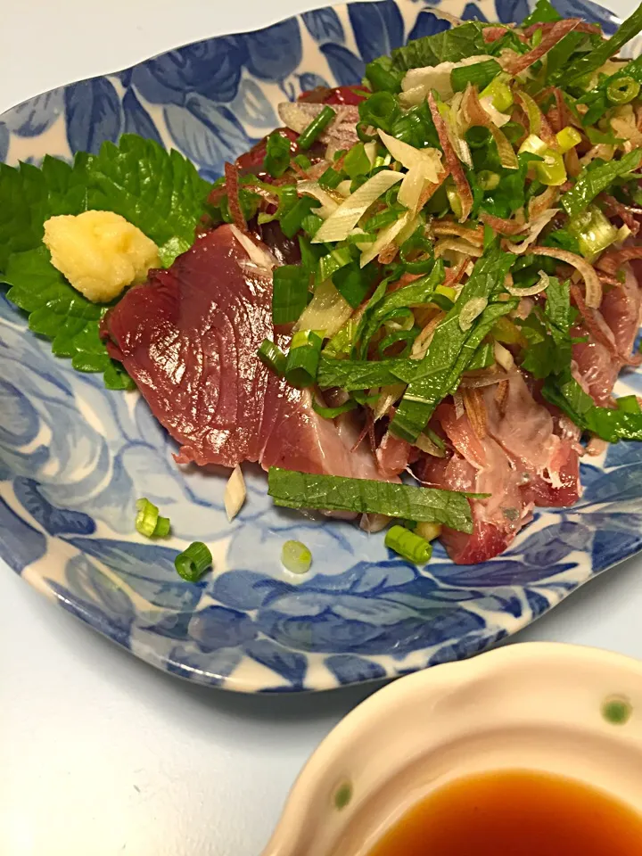 カツオ薬味たくさん！！
ポン酢で頂きま〜す✨|よーさんさん