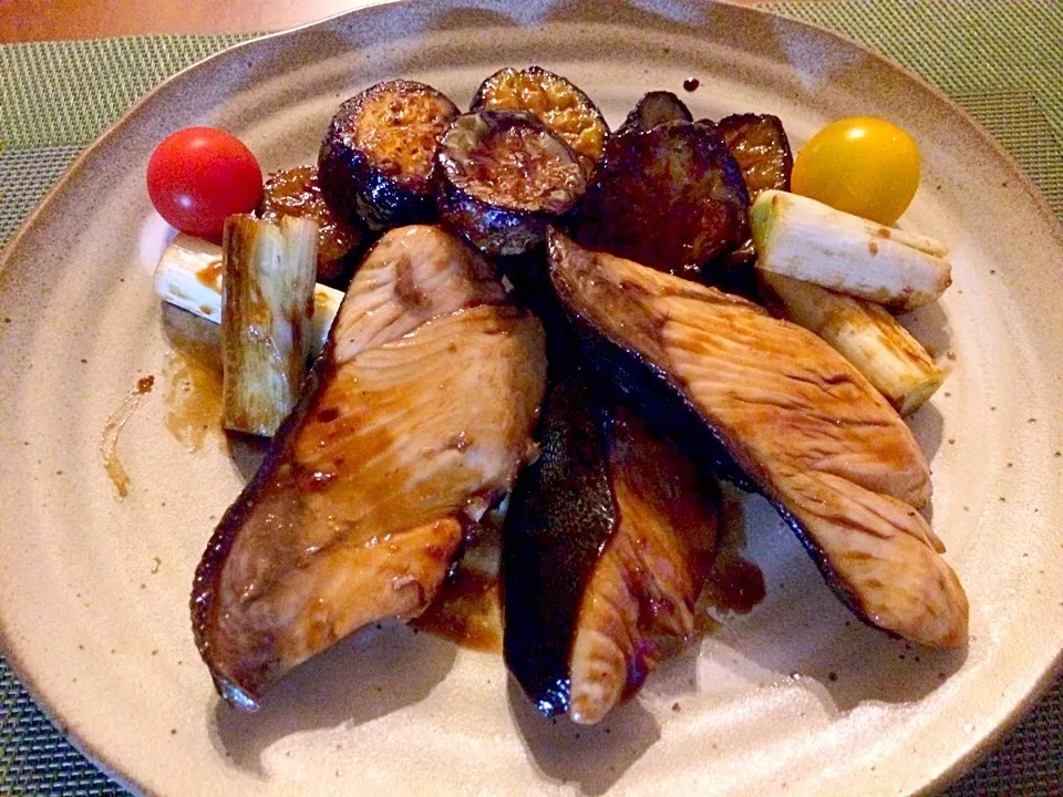 Snapdishの料理写真:sumity's Brown sugar teriyaki yellowtail&eggplants❗akikoさんの黒糖で鰤と茄子の照り焼き|🌈Ami🍻さん