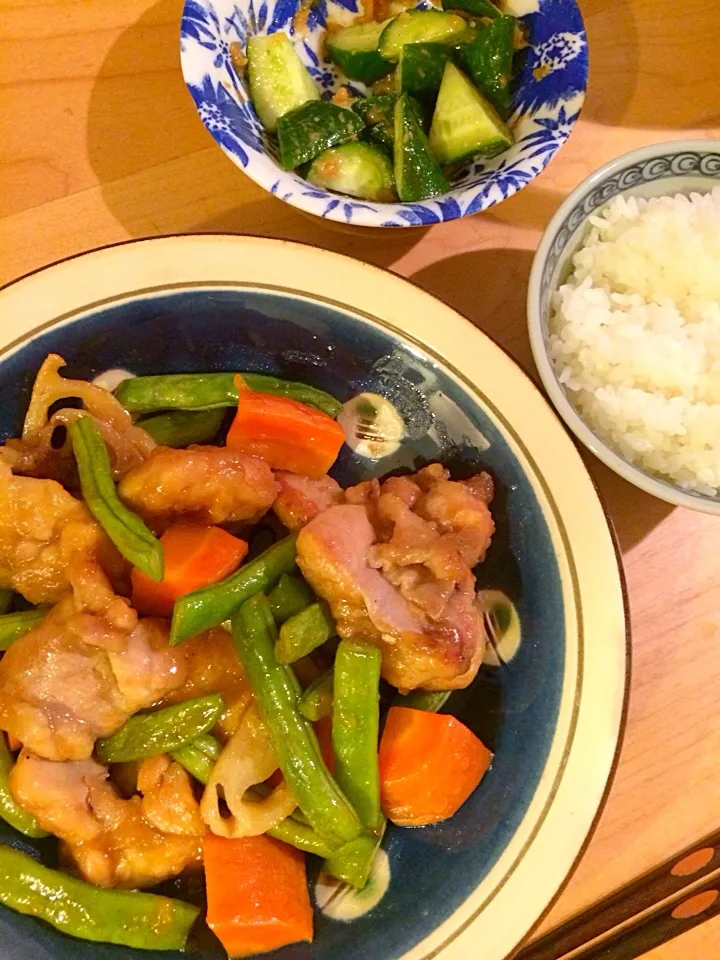 鶏肉とレンコンといんげんの甘酢炒め＆キュウリの梅和え|うりさん