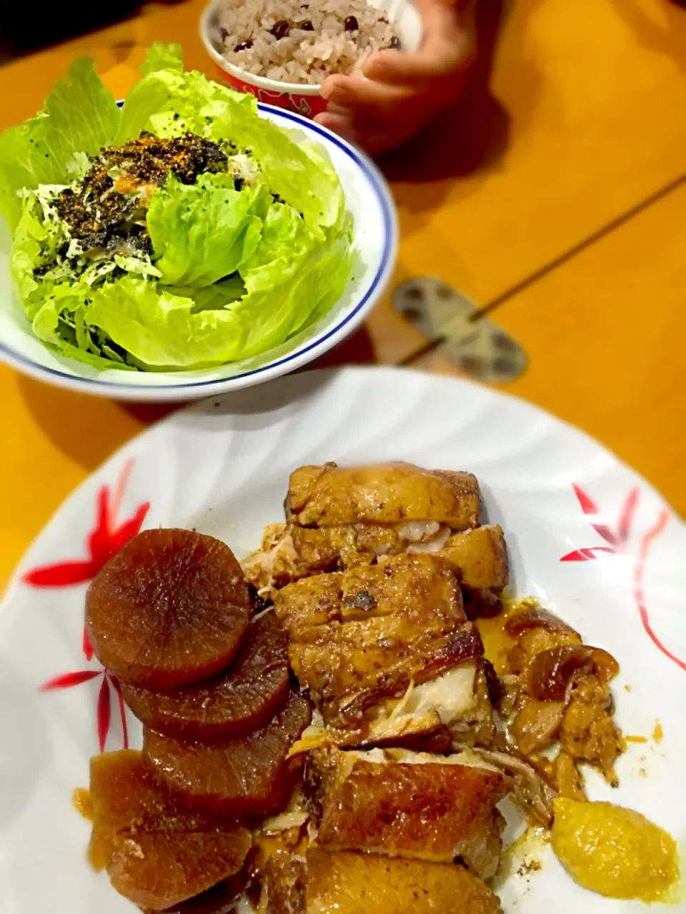 Snapdishの料理写真:豚バラ肉と大根の煮物  もみ海苔とレタスキャベツのサラダ  お赤飯🍚|ch＊K*∀o(^^*)♪さん