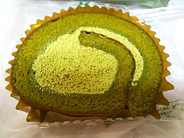 セブンイレブンの宇治抹茶のロールケーキ|じゅんこさん