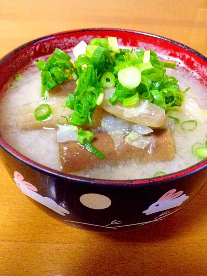 Snapdishの料理写真:茄子の味噌汁💕白味噌ですがちょっと色落ち💦|まいりさん