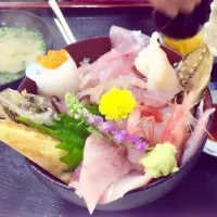 Snapdishの料理写真:小田原漁港の魚市場食堂|こださん