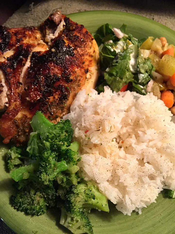 Chicken on breast bone with Jasmine rice fresh broccoli and my special salad|Polly Annaさん