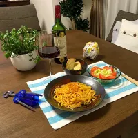 Snapdishの料理写真:ズワイ蟹クリームパスタ、ガーリックトースト、サラダ、🍷château puy de guirande