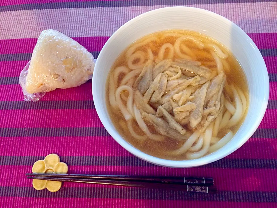 Snapdishの料理写真:7月9日の昼食✴︎ゴボ天うどんとホタテごはんおにぎり|mikomikoさん