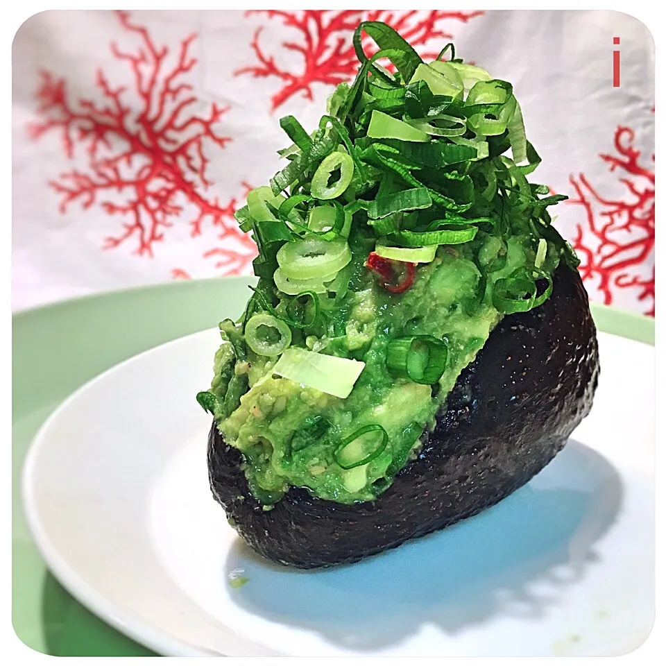 ともさんの料理 アボカドの薬味ぽん酢漬け♪柚子胡椒風味 【Avocado seasoned with ponzu soy sauce  and yuzu citrus flavored chili】|izoomさん