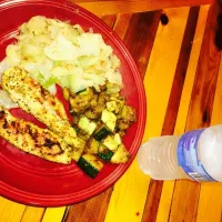 Lemon pepper chicken, sautéed garlic cabbage, sautéed zucchini and squash|amandaさん