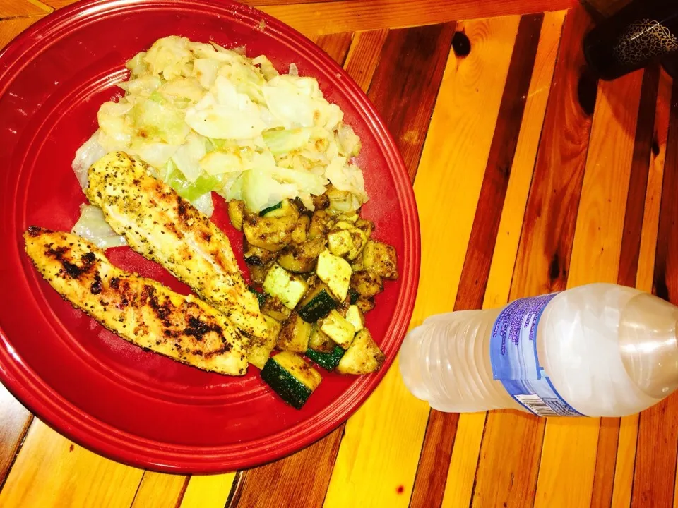 Lemon pepper chicken, sautéed garlic cabbage, sautéed zucchini and squash|amandaさん