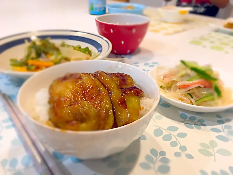 Snapdishの料理写真:【気分はうなぎ♪】ナスの蒲焼丼！
ゴーヤチャンプル、春雨サラダもどうぞ♪|やっこさん