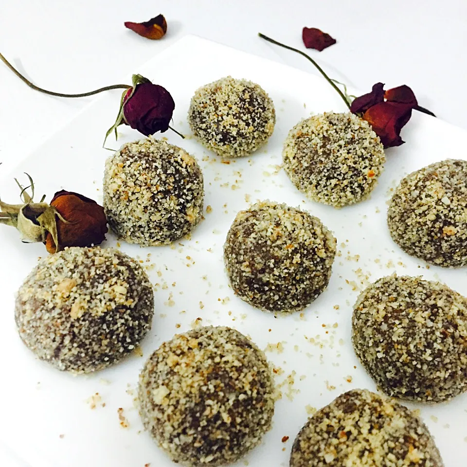 Choc truffles almond coated|Fatima Sameena Sharifさん