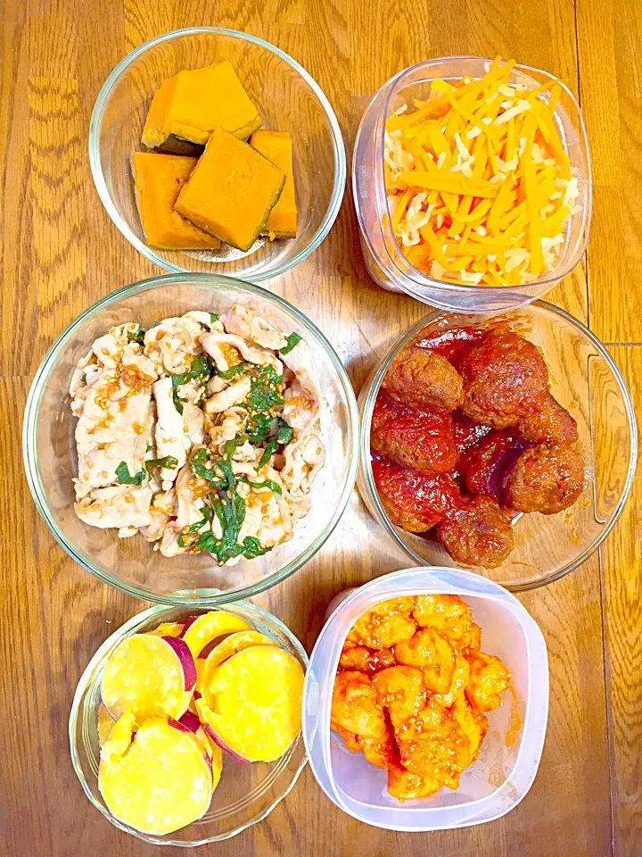 つくおき ・切り干し大根の煮物/煮込みハンバーグ/鶏のピリ辛揚げ/かぼちゃの煮物/梅の冷しゃぶ/さつまいものレモン煮|ゆうこさん