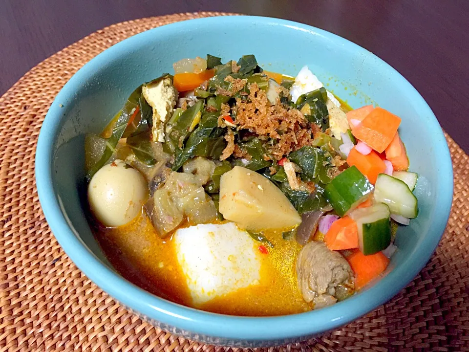 Snapdishの料理写真:Lontong sayur|yeni kartikasariさん