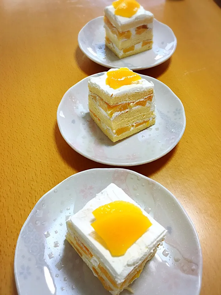 Snapdishの料理写真:黄桃ケーキ|ちひろさん