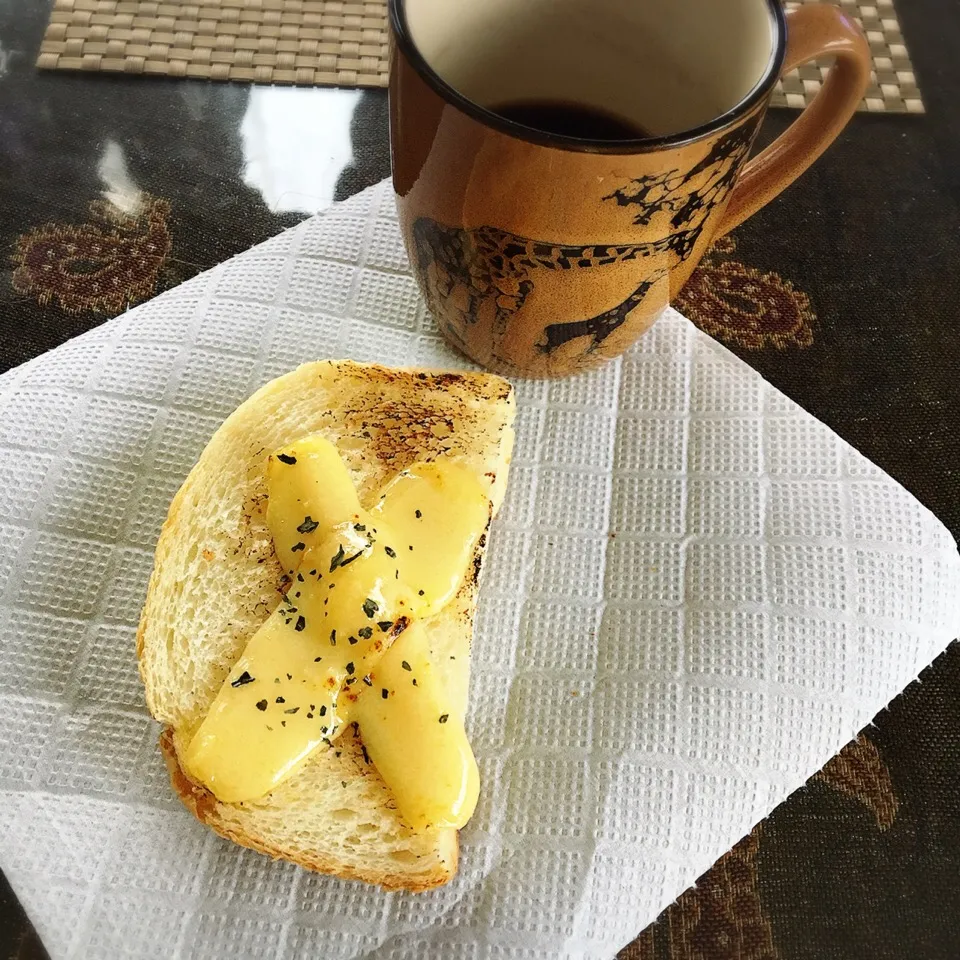 朝ごはん♬
コンテチーズでチーズトーストいただきまーす(≧∀≦)ﾉ|renharuruさん