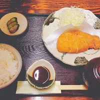 Snapdishの料理写真:美はる✨ロースカツ定食|みかげさん