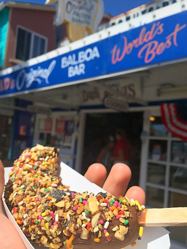 Californian Frozen Banana dipped in Chocolate covered in sprinkles, Oreos, and more|robert flickerさん