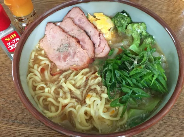 Snapdishの料理写真:マルちゃん正麺🍜、味噌味❗️(ˊo̶̶̷ᴗo̶̶̷`)੭✧✨|サソリさん