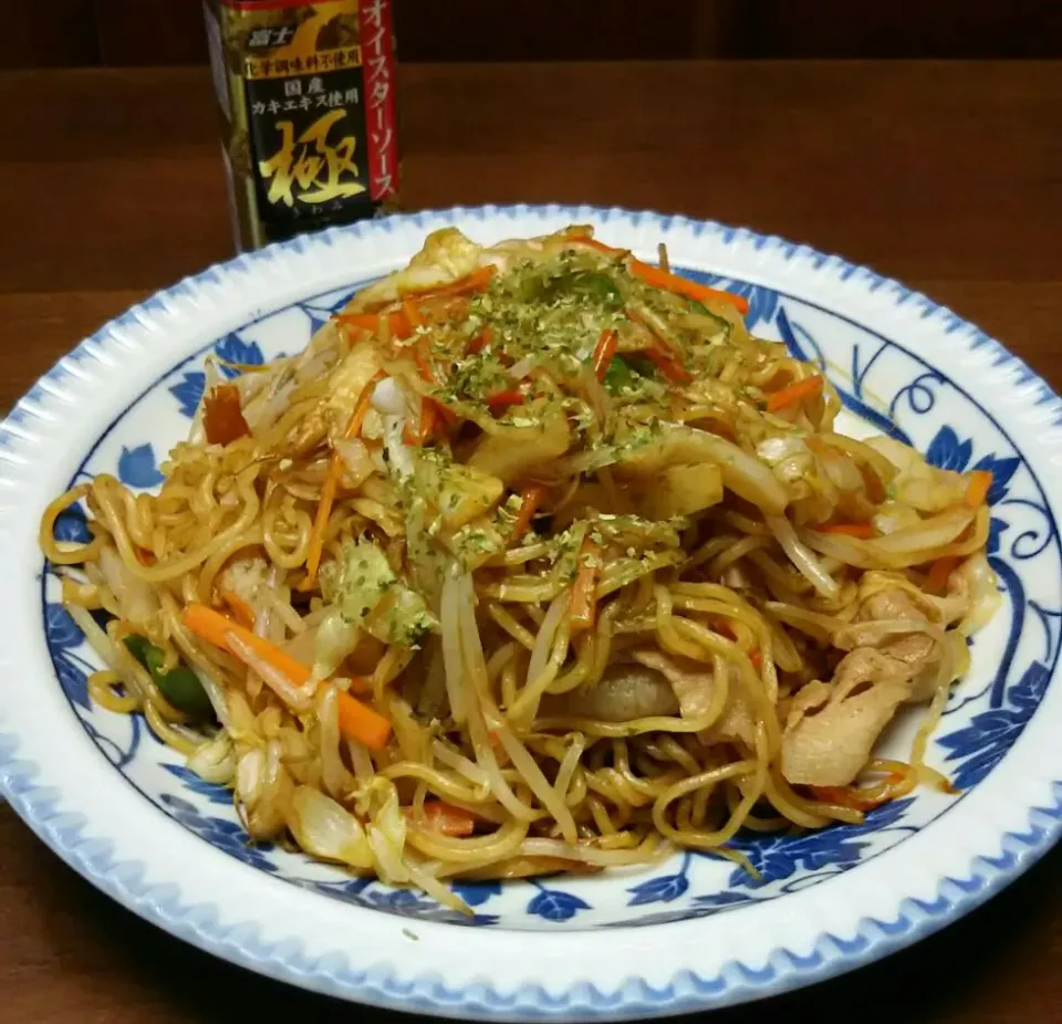 ソース焼きそばに『極』入れてみた😋|あらいぐまのしっぽさん