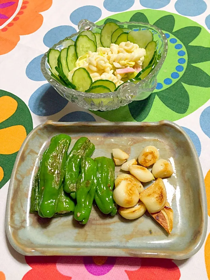 ししとう&ニンニクの焼き物とマカロニサラダ(≧∇≦)b OK|さくたえさん