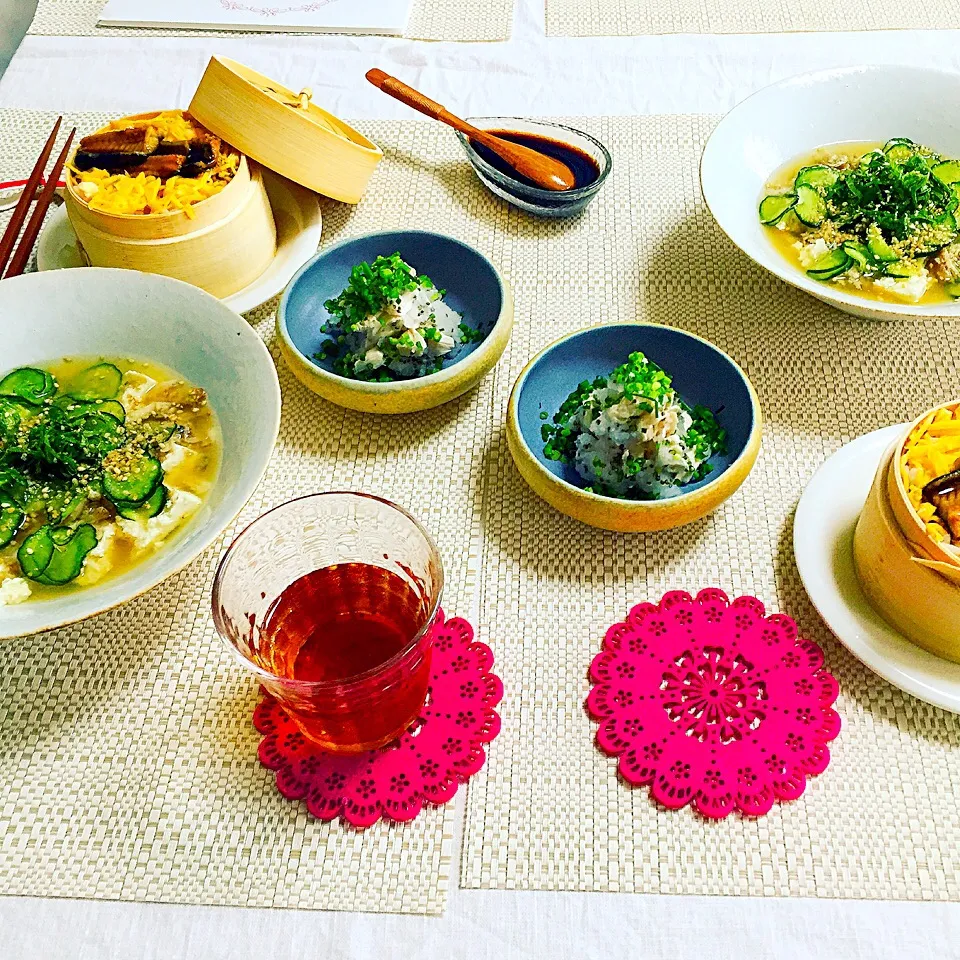 冷汁素麺、煮穴子の蒸籠蒸し寿司、鶏ささみのとんぶりおろし|エリさん