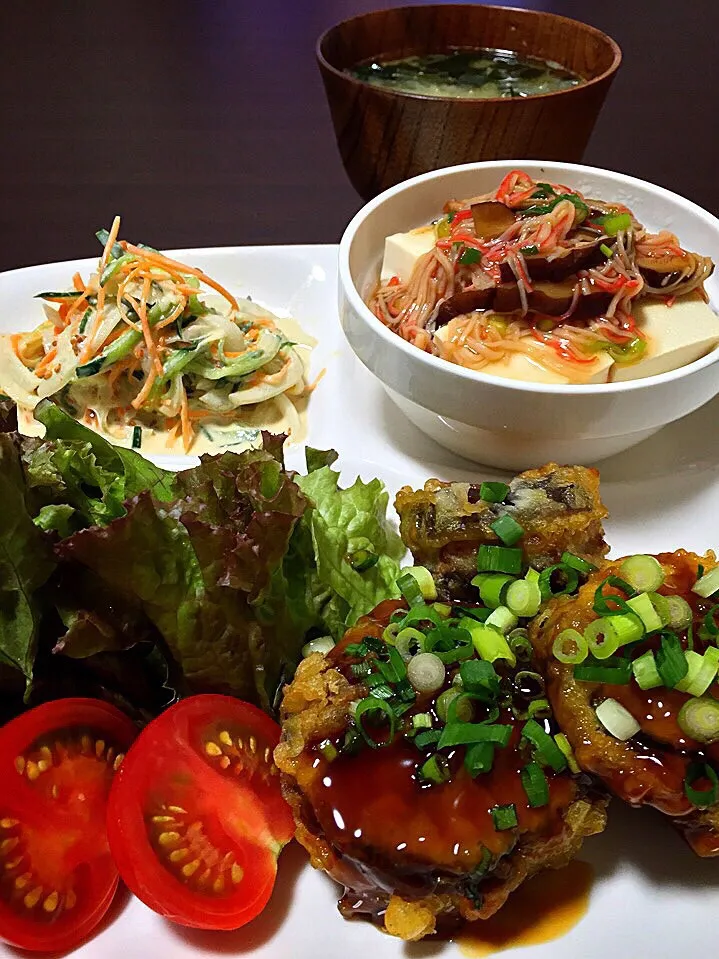 Snapdishの料理写真:⭐️茄子の挽肉はさみ揚げ
⭐️お豆腐のカニカマあんかけ
⭐️新玉ねぎとキュウリと人参のピリ辛胡麻マヨサラダ
⭐️長ネギとワカメの味噌汁|よっちぃさん