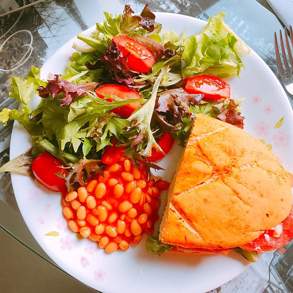 Turkey Focaccia with salad and baked beans|キノコ🍄さん