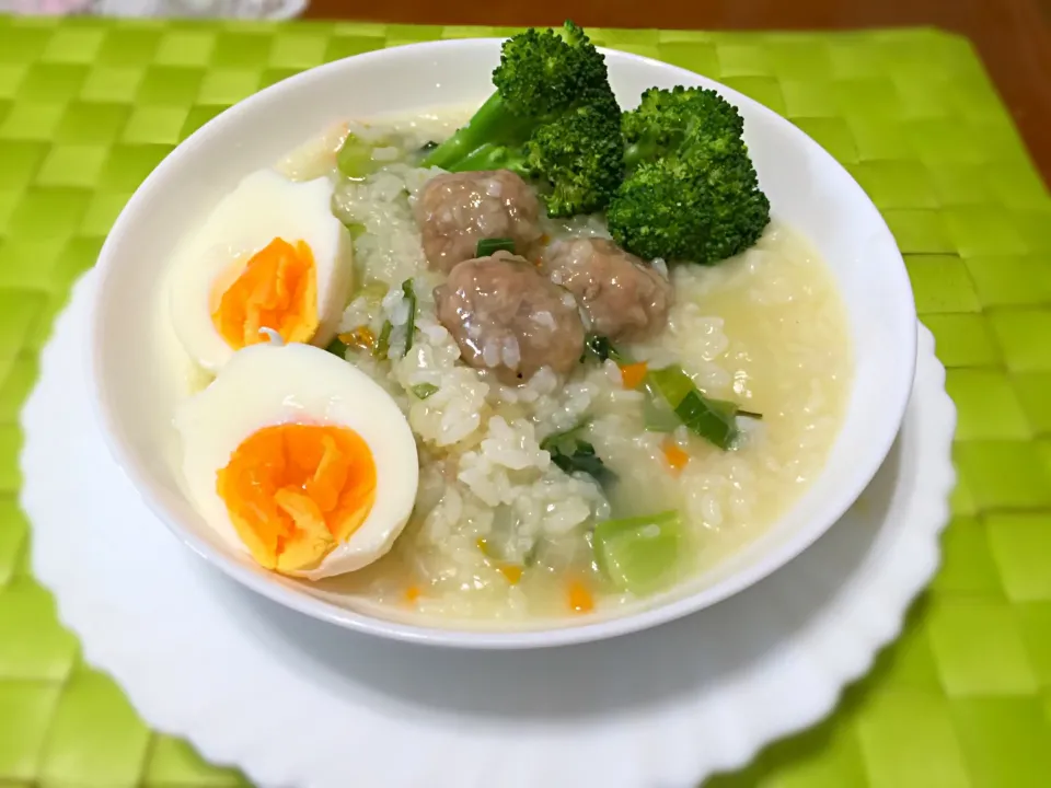 手作り肉団子と緑黄色野菜の鶏塩だしリゾット🍲|マニラ男さん