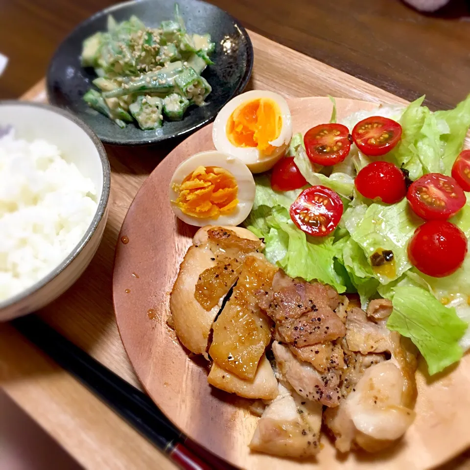 鶏肉のオイスター甘辛酢ダレ、茹でオクラの味噌マヨ和え、味玉|たまさん