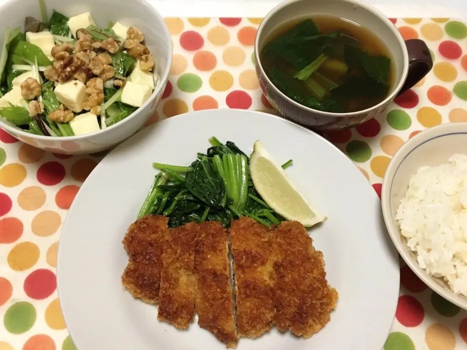 チーズとくるみ入りサラダ・小松菜とわかめのお味噌汁・発芽玄米入りごはん・ミラノ風カツレツ|美也子さん