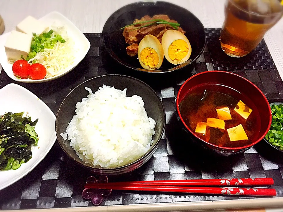 久しぶりのバイト休みだったので角煮ᐠ( ᐢ ᵕ ᐢ )ᐟ

５時間かけて作ったぞ…
お肉とろっとろ〜♡
卵しみっしみ〜♡

#角煮
#豆腐サラダ
#ワカメときゅうりの酢の物
#赤味噌のお味噌汁|なっちゃんさん