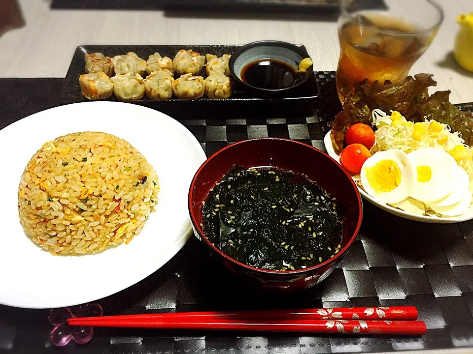 Snapdishの料理写真:中華のごはんᐠ( ᐢ ᵕ ᐢ )ᐟ♡

#ワカメたっぷ〜りスープ
#チャーハン
#サラダ
#シュウマイ|なっちゃんさん