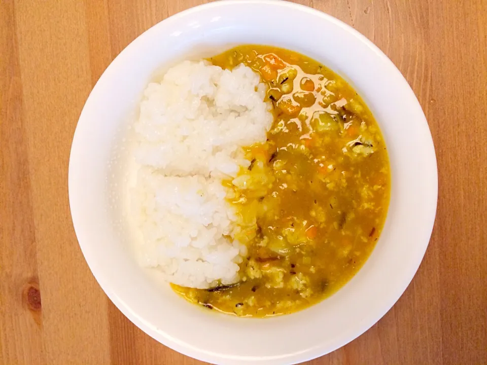 離乳食後期👶初カレー！(軟飯、人参、玉ねぎ、ナス、鶏だんご、カレー粉)|Sanjiさん