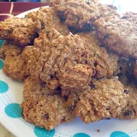 Snapdishの料理写真:Homemade crunchy chewy oatmeal cookies|Leensey Benavidesさん