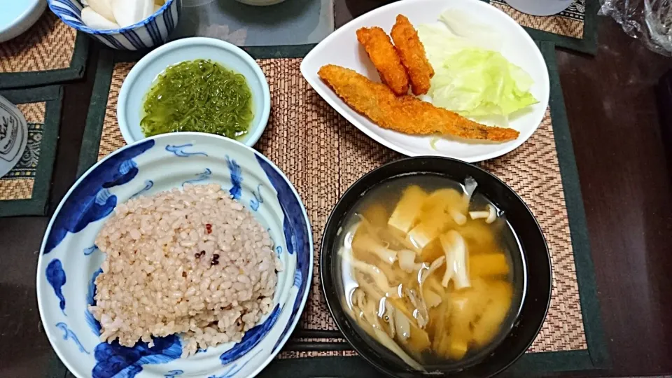 Snapdishの料理写真:めかぶ&イカリング、ししゃものフライ&舞茸の味噌汁|まぐろさん