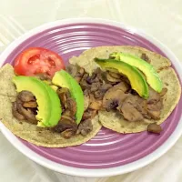 Deliciosos tacos de champiñón al limón, perfecta opción para una cena ligera.|Josseline Mirandaさん