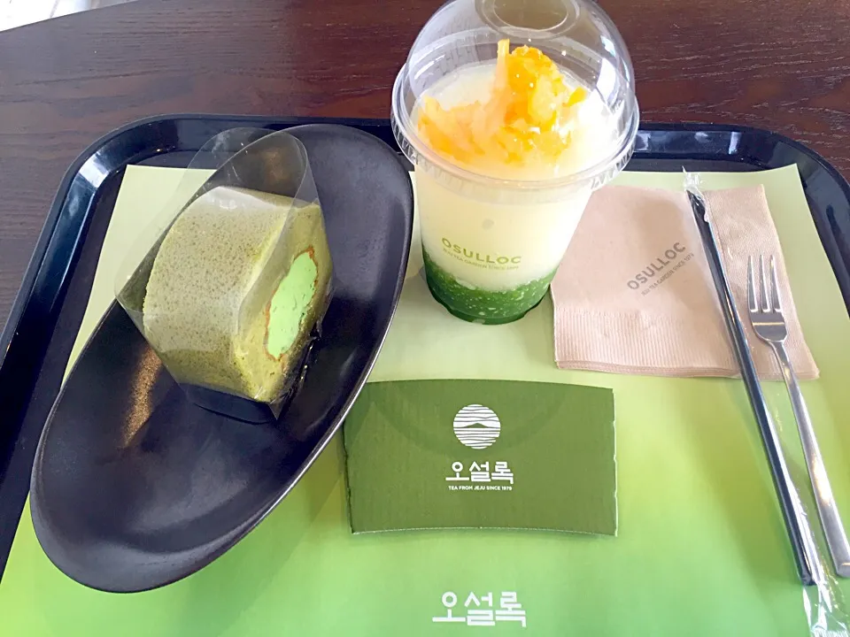 Green tea egg roll & iced grapefruit green tea|Sky Blueさん