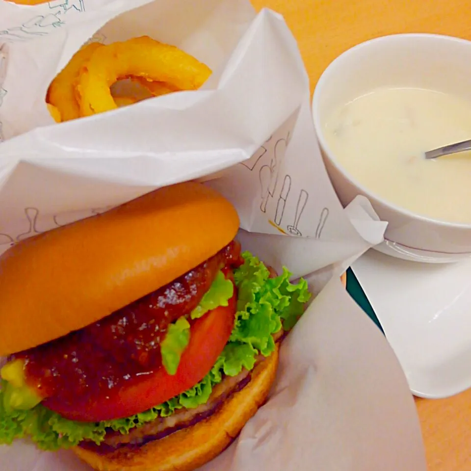 Snapdishの料理写真:アボカドチリバーガー最終日🍔|うたかた。さん