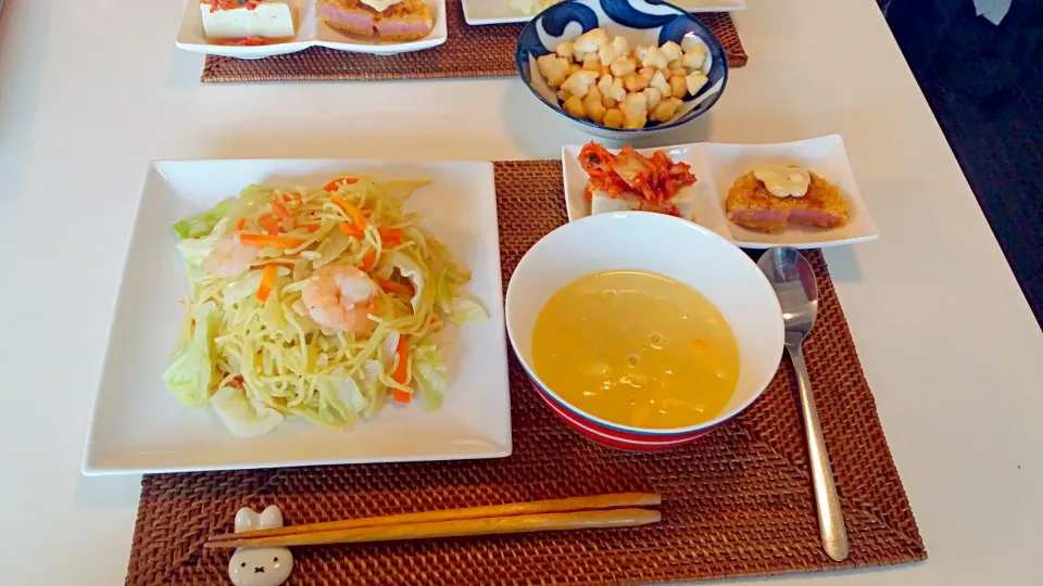 今日の夕食　塩焼きそば、キムチのせ冷奴、ハムカツ、中華風コーンスープ|pinknari🐰🌈さん