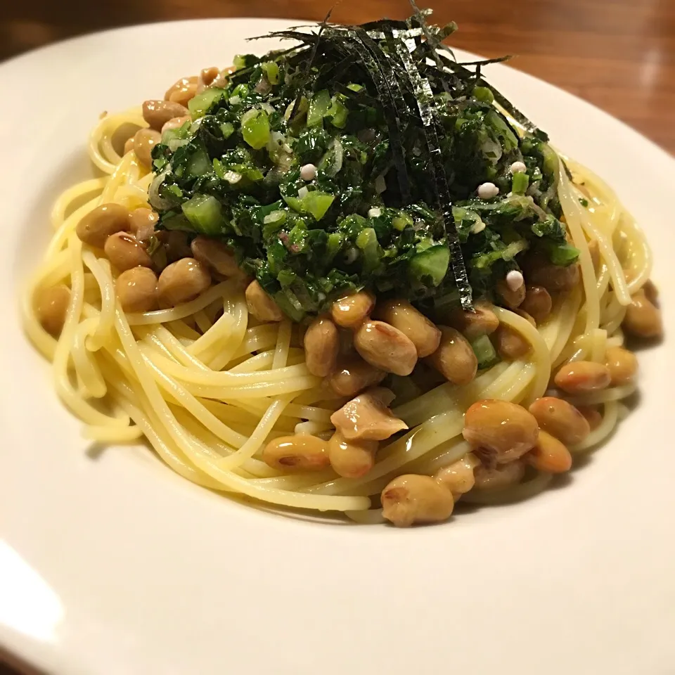 Snapdishの料理写真:ねばねばパスタ (モロヘイヤ、オクラ、胡瓜、茗荷、大葉、生姜の紫蘇漬けで作っただしと納豆)|ユーキャンさん