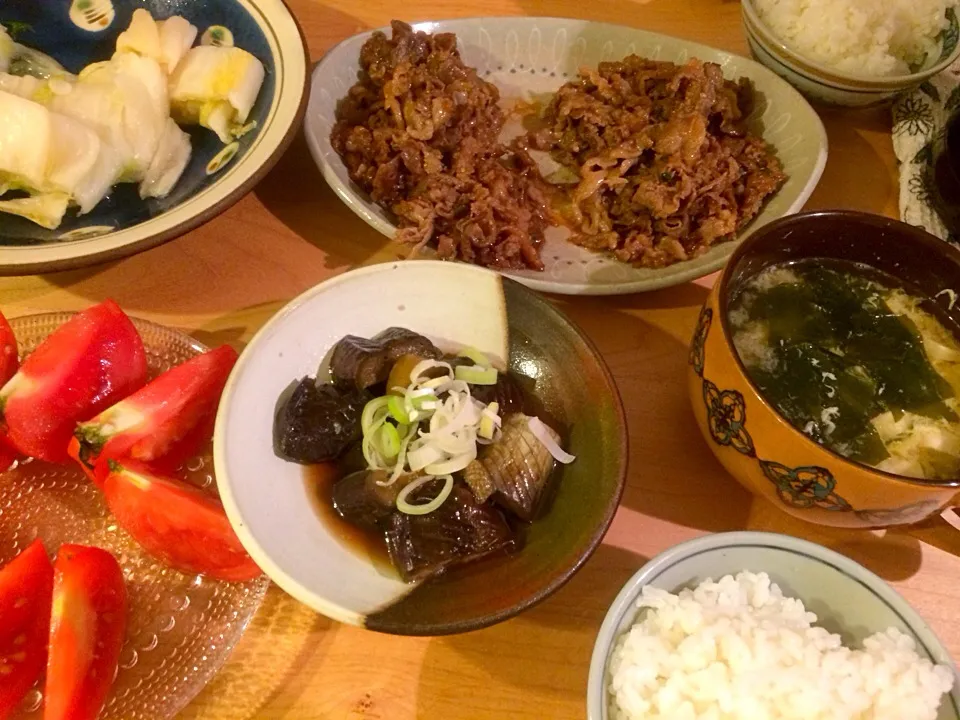 Snapdishの料理写真:焼肉＆茄子の煮浸し＆わかめ豆腐卵の酸辣湯もどき|うりさん