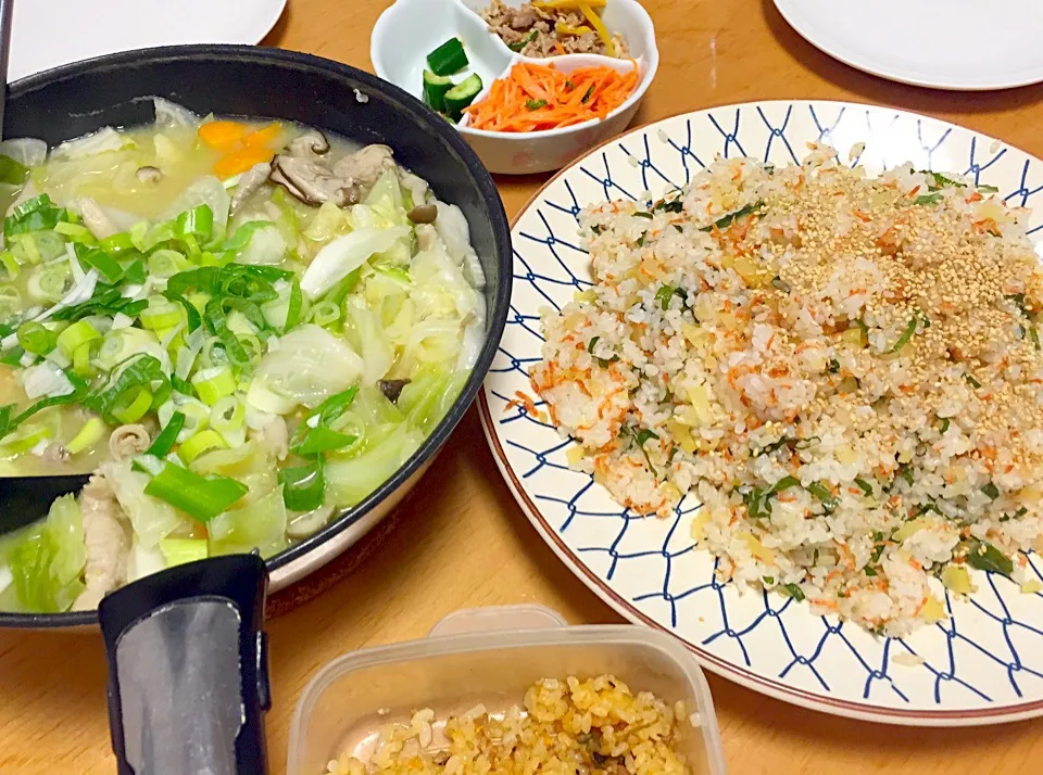 具だくさんモツ汁 干しエビ、たくあん、シソの胡麻油混ぜご飯|ふみぃさん