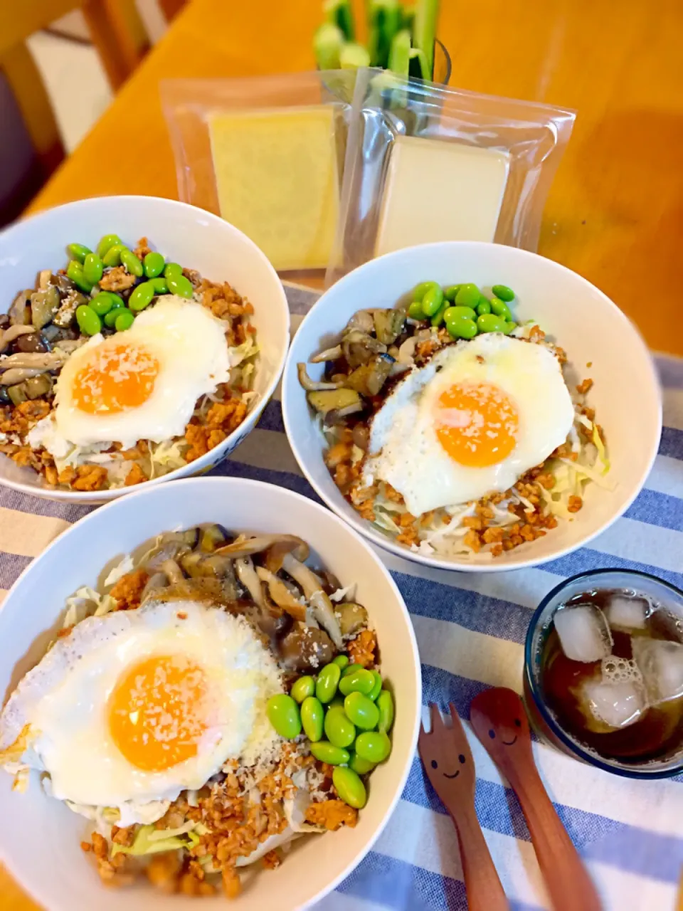 鶏スタミナそぼろ丼♪コンテチーズすりおろしのせ、ほうじ茶でさっぱりと😋|☆マミ☆さん