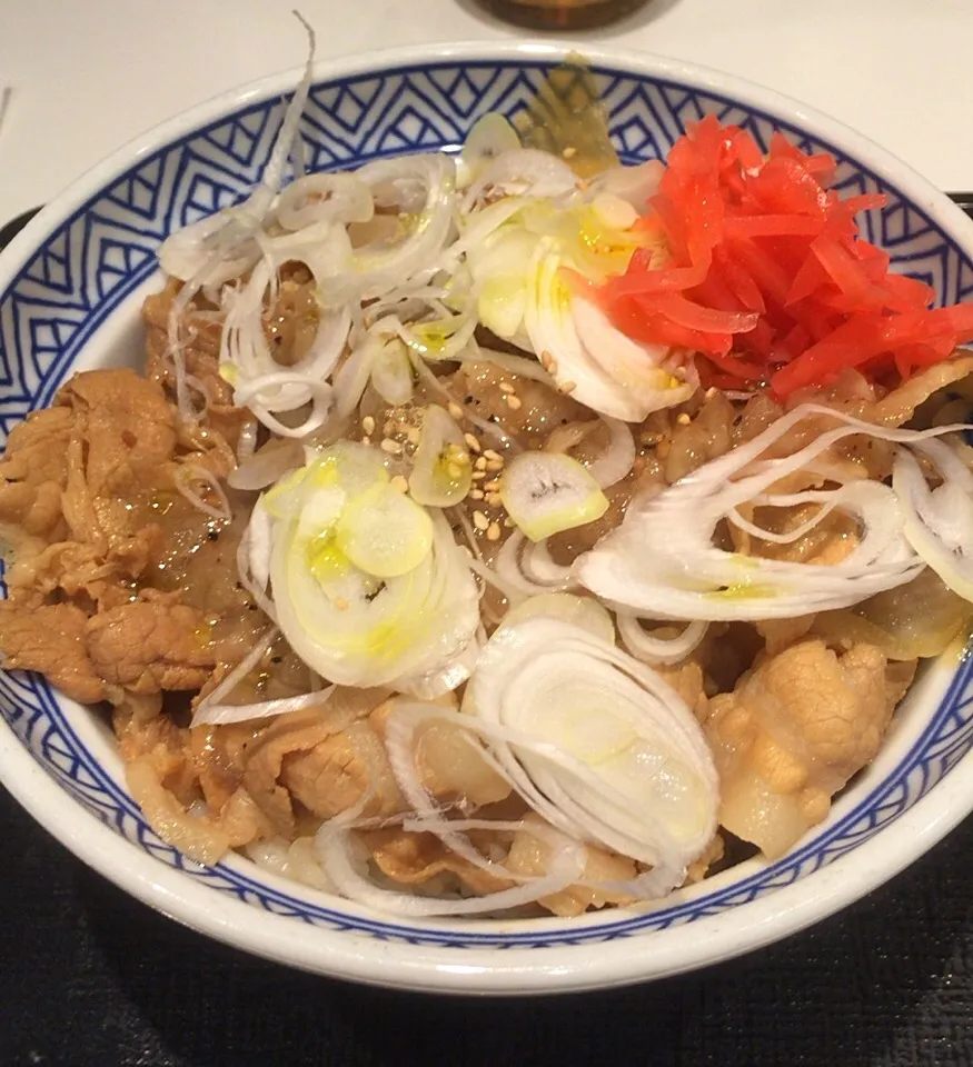 ねぎ塩豚丼   あたまの大盛|るみおんさん