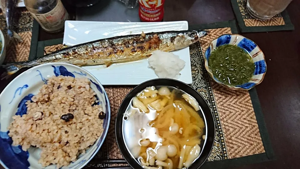 秋刀魚の塩焼き&めかぶの味噌汁&玉ねぎとキノコの味噌汁|まぐろさん